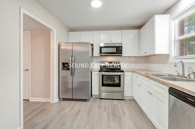 Building Photo - 602 Alison Ct