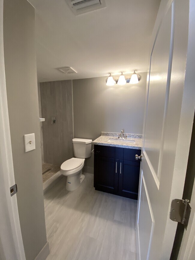 Building Photo - 2871 N Oakland Forest Dr