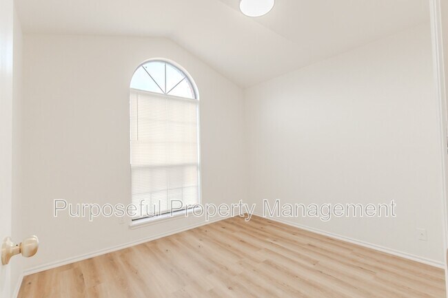 Building Photo - 1109 David Rd