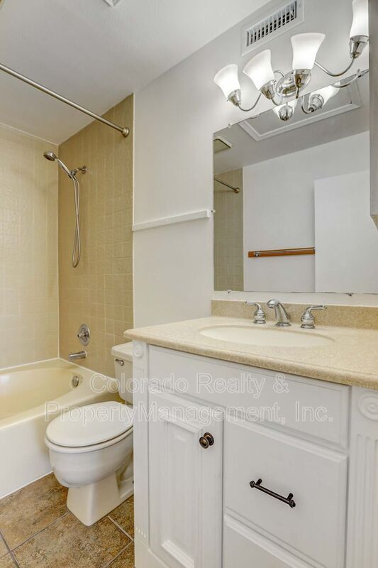 Building Photo - 8225 Fairmount Dr