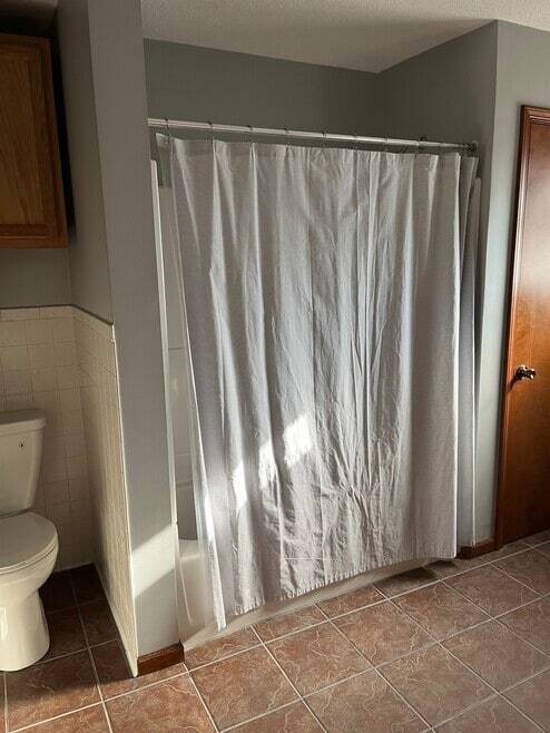 Bathroom shower - 920 N Walnut St