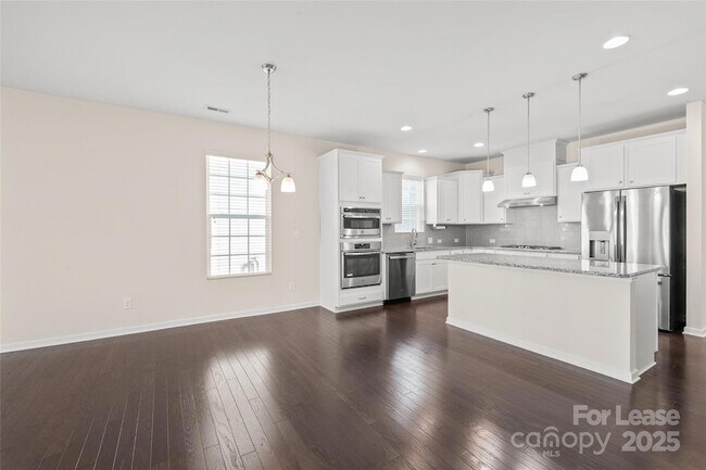 Building Photo - 720 Wood Lily Dr
