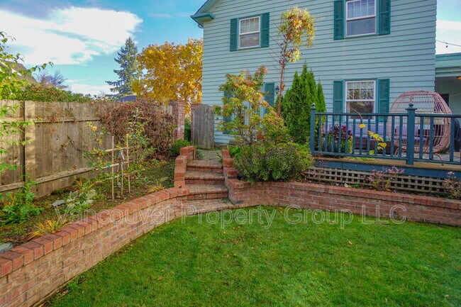 Building Photo - 309 W 37th St