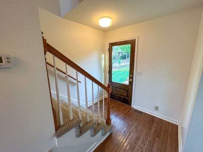 Building Photo - 1716 Linden Ave