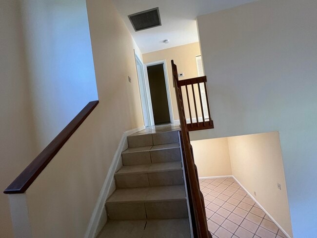 Building Photo - 1581 Woodbridge Lakes Cir