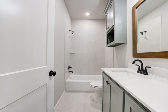 Building Photo - Brand New Home In Noble!