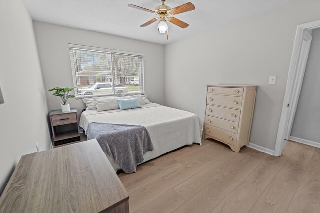 Building Photo - Charming 3-Bedroom Home on Savannah’s Southside with Covered Patio and Large Backyard
