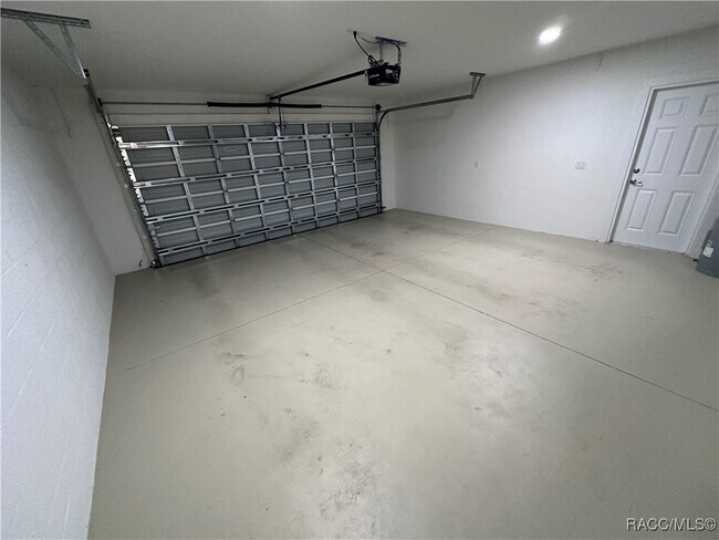 Building Photo - 2854 W Edison Pl