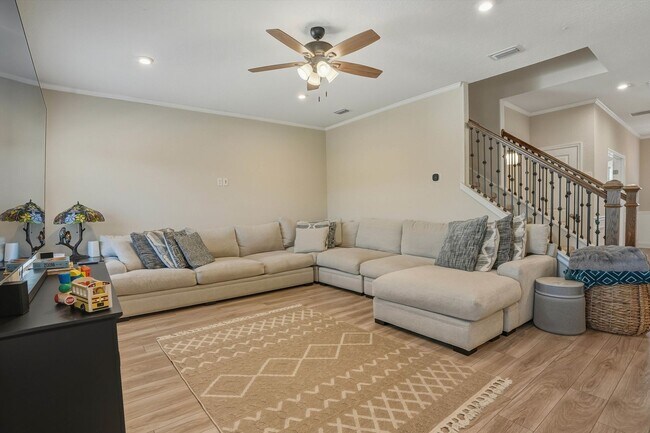 Building Photo - Beautiful Home