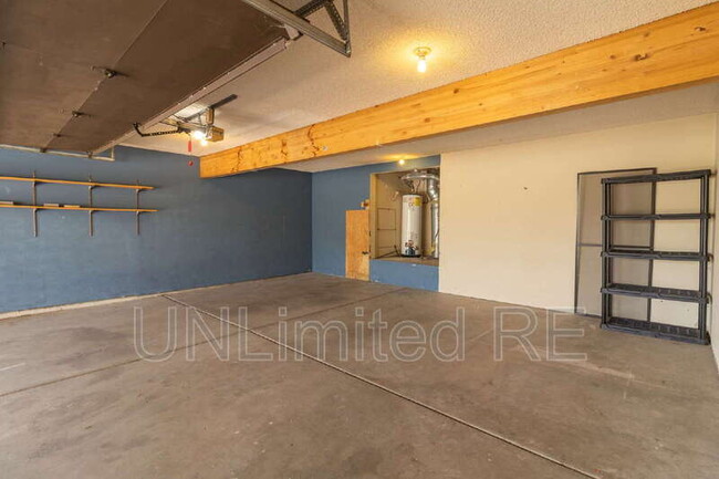 Building Photo - 5000 E Palomino Ln