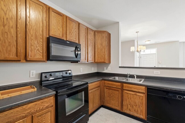 Building Photo - Gorgeous 3BR Townhome with Fresh Updates i...