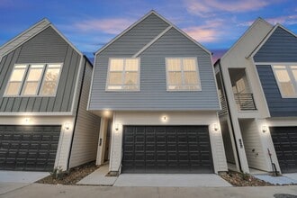 Building Photo - 6115 Campos Dr