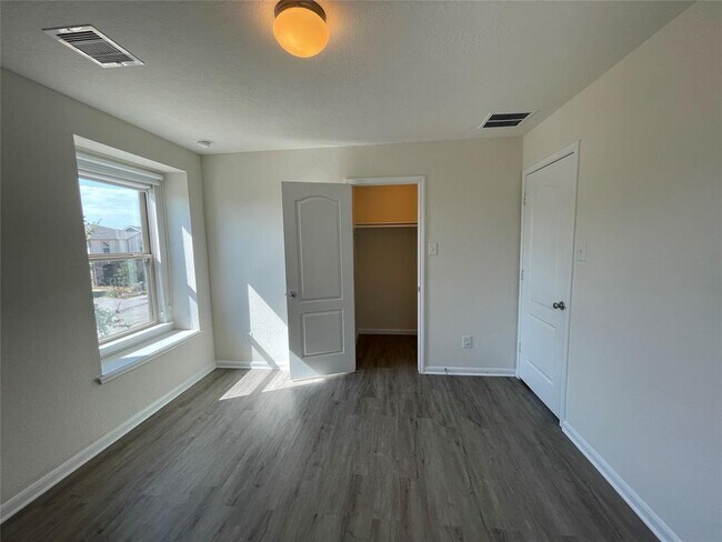Building Photo - 13022 Mills Creek Meadow Dr