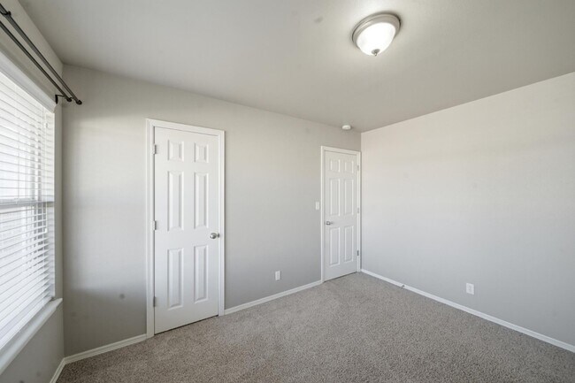 Building Photo - 10710 N 146th E Ave