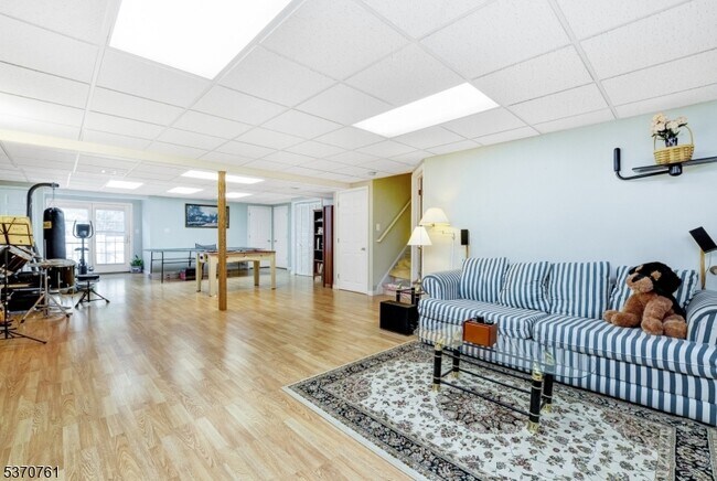 Building Photo - 250 Patriot Hill Dr
