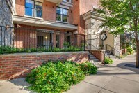 Building Photo - Modern One Bedroom Midtown Condo