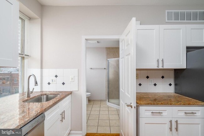 Building Photo - 1537 S 6th St