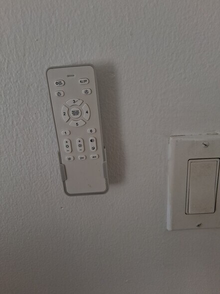 Building Photo - 17021 N Bay Rd