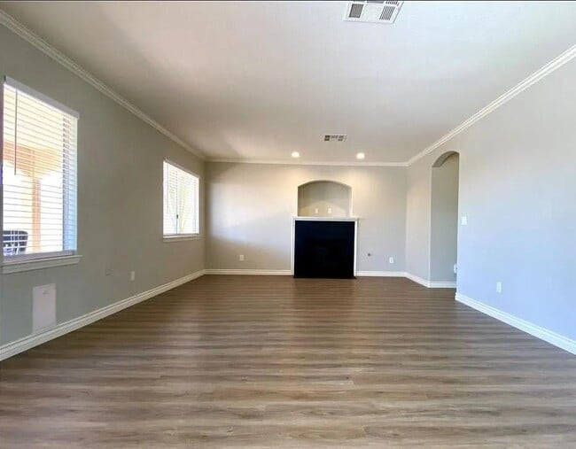 Building Photo - 9317 Mountain Rise Ave