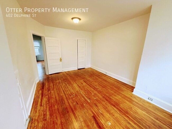 Building Photo - 402 Delphine St