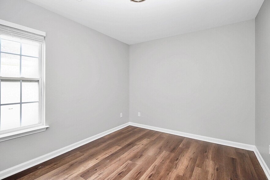 Building Photo - 3530 Crestridge Dr