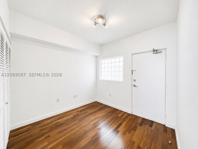 Building Photo - 6580 Indian Creek Dr