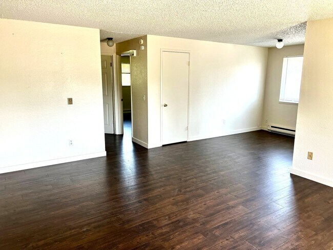 Building Photo - Kennewick 4-Plex