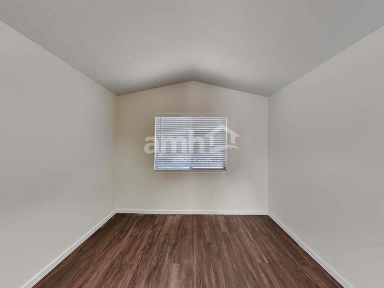 Building Photo - 3910 E Hematite Ln