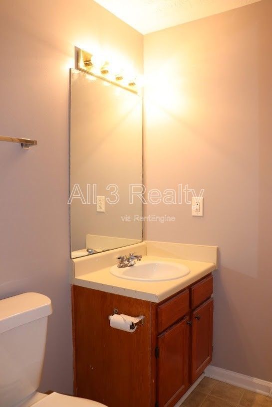 Building Photo - 508 Jarrett Ct