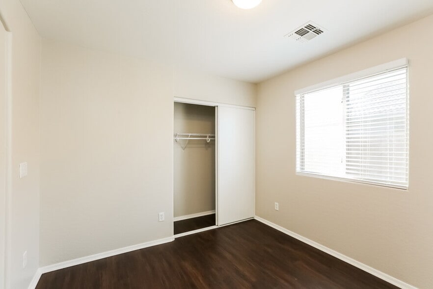 Building Photo - 6622 S 23rd Ave