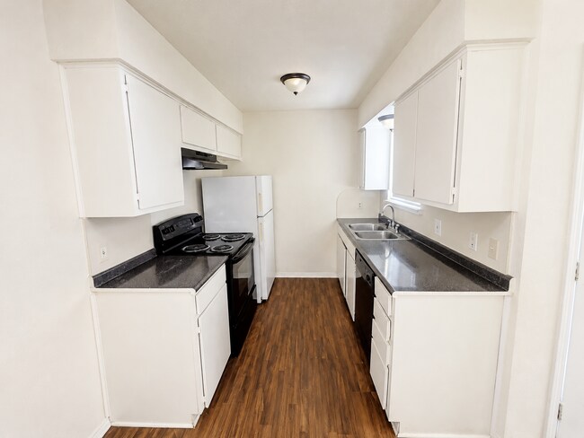 Building Photo - 3125 Tudor Ln