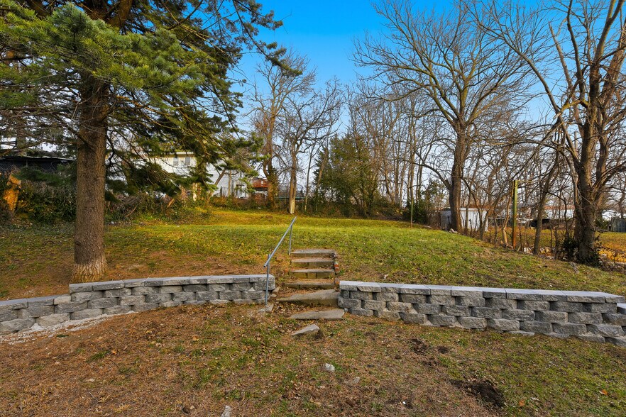 Building Photo - 4677 N 60th St