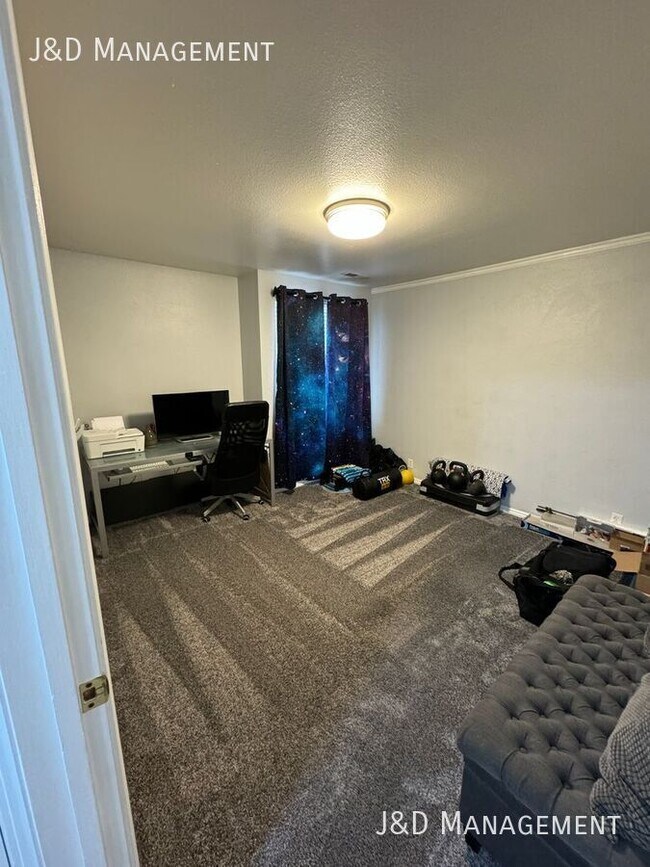 Building Photo - 2416 S Elizabeth St