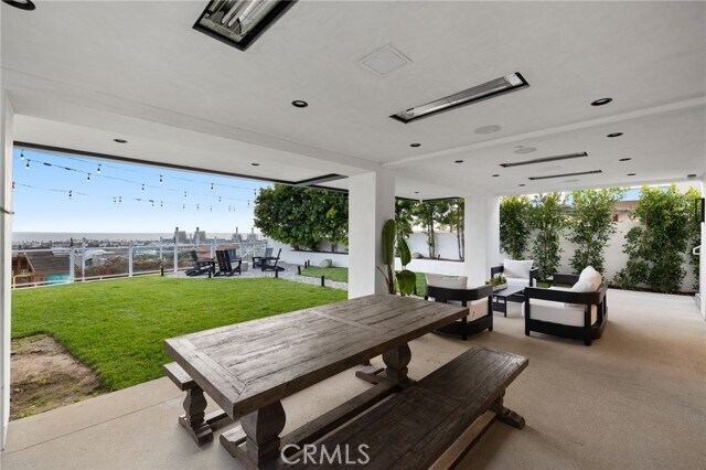 Building Photo - 807 N Paulina Ave