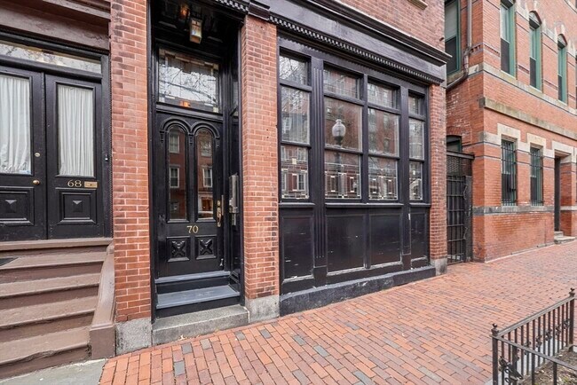Building Photo - 70 Clarendon St
