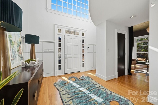 Building Photo - 1124 Dilworth Crescent Row