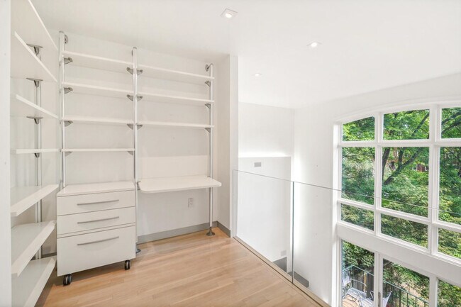 Building Photo - 3927 Georgetown Ct NW