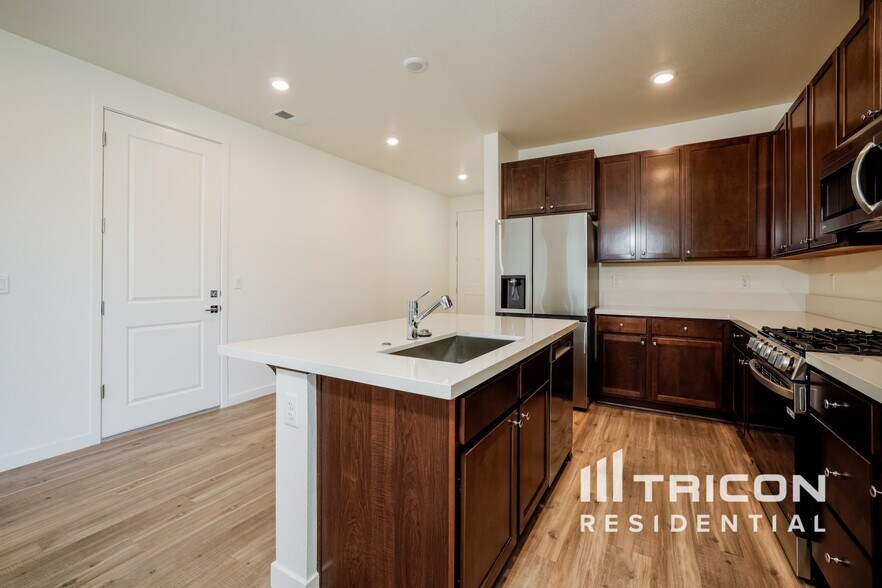 Building Photo - 2450 Snowbrush Ct