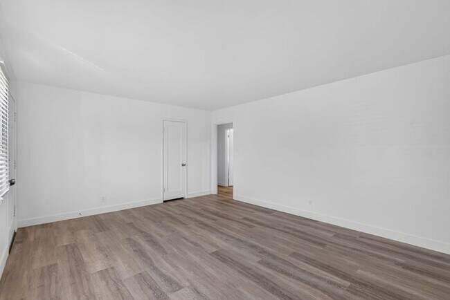 Building Photo - 2,900 /Month Beautiful 2 Bed, 1 Bath Single Story, with Garage Centrally Located in Petaluma!