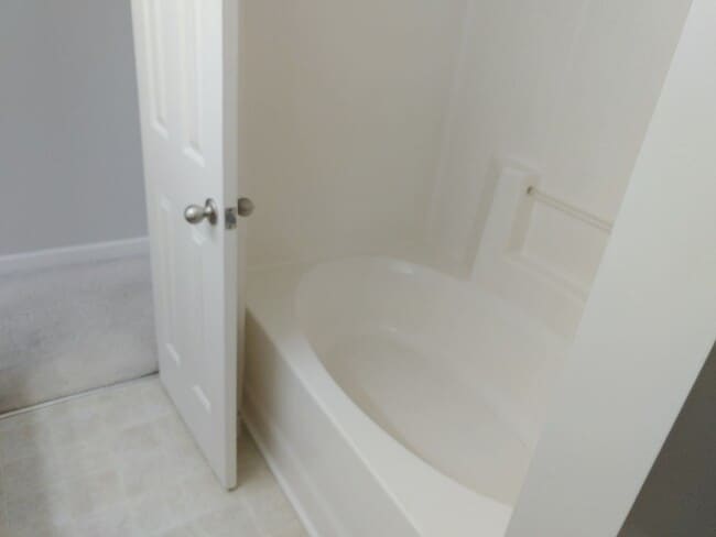 Building Photo - This unit is in a great location!