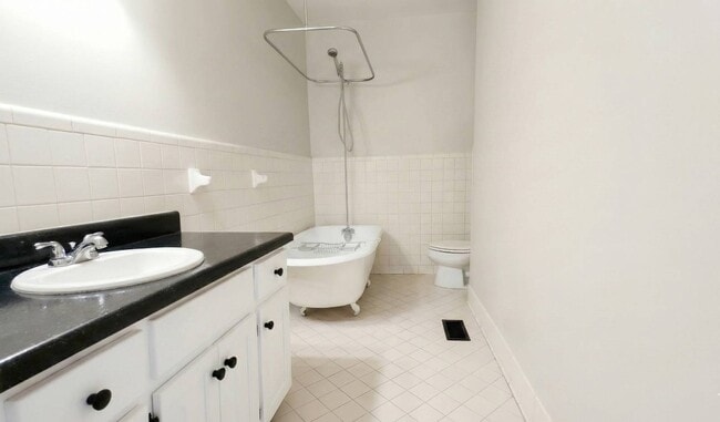 Building Photo - 402 Laurel St