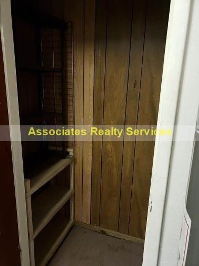 Building Photo - Sublease This Newly Renovated 2 bedroom wi...