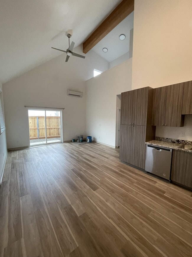 Building Photo - 411 Azalea Ct