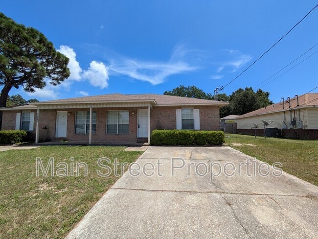 Building Photo - 3359 Green Briar Cir
