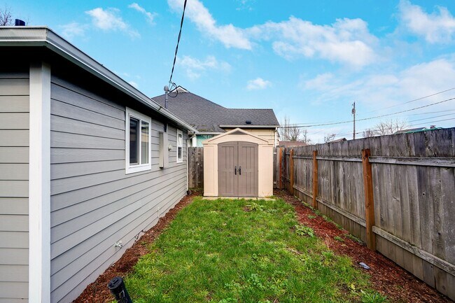 Building Photo - Cute 1 bedroom, 1 bathroom home near downtown Salem!