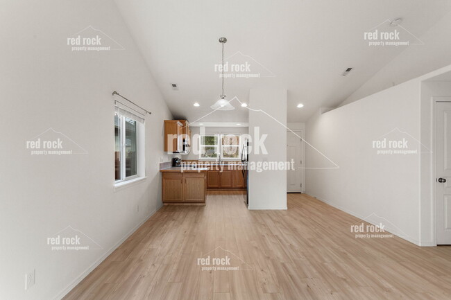 Building Photo - 718 S Edgerton Ln