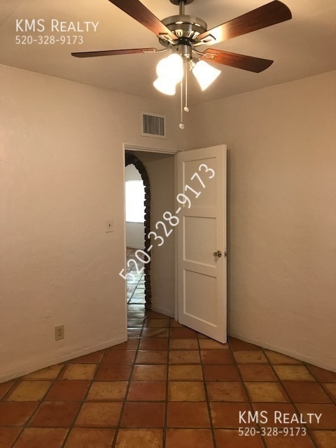 Building Photo - 625 N Desert Ave