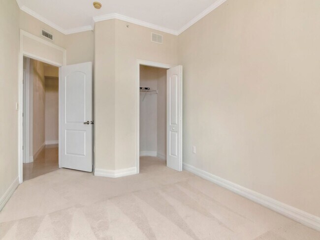 Building Photo - Waterfront Penthouse Living – Luxury 3 Bedroom / 2 Bath Condo on the Water