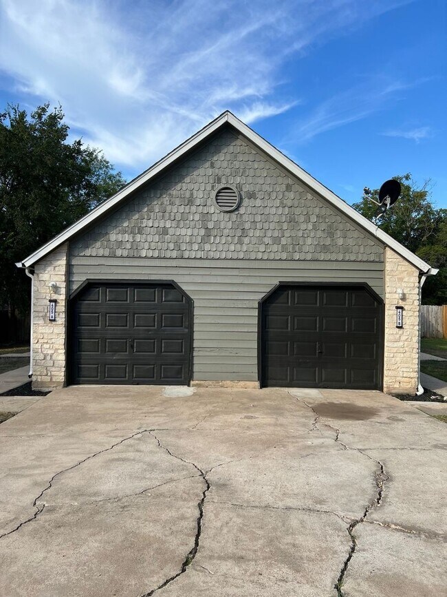 Building Photo - 405 Fantail Loop