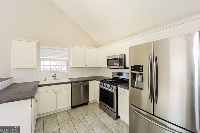Building Photo - 125 Gleneagles Way